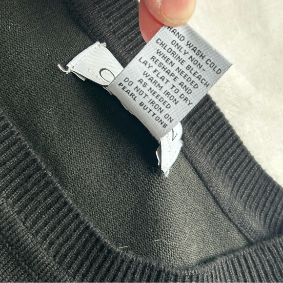 Carmen Marc Valvo Pearl Button Sleeve Rayon Sweater size M | Crewneck - Picture 9 of 10
